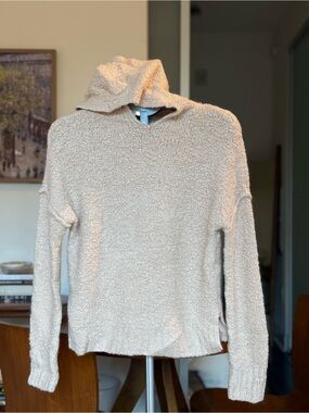 a new day - Cozy Hooded Bouclé Sweater in Light Pink